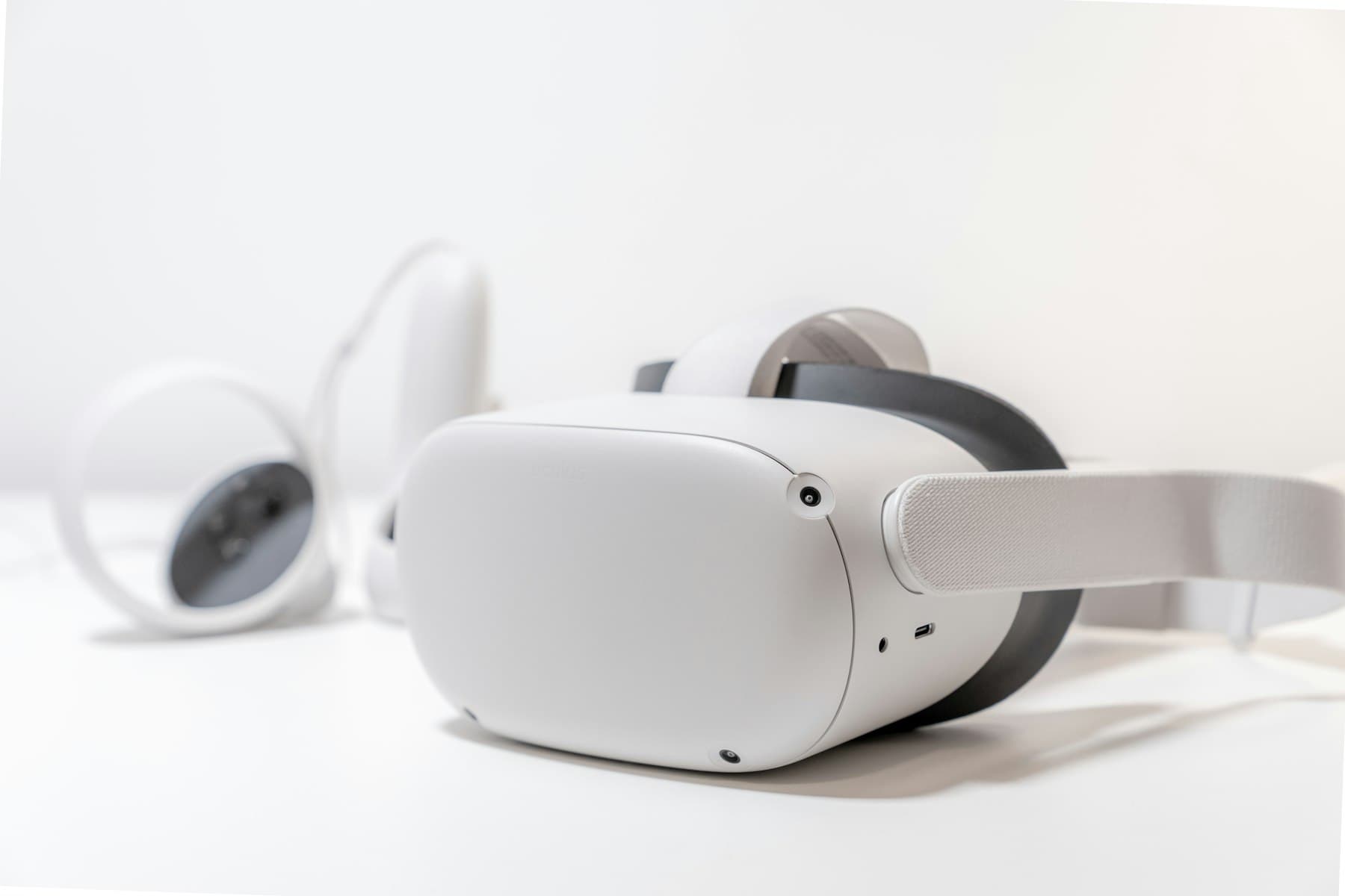Headset used to walk through a property room by room online.